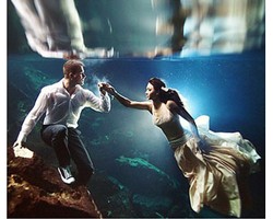 Tren Baru Foto Pernikahan, Berpose di Dalam Air yang Berisiko Bahaya