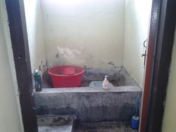Melihat Kesederhanaan Rumah Dinas Hakim, Toilet Bak WC Umum