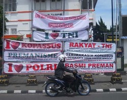 Poster & Spanduk Dukung TNI-Polri Berantas Preman Kian Bertebaran di Yogya