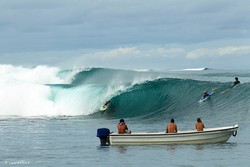 Keren! 2 Ombak di Mentawai Jadi Terbaik di Dunia