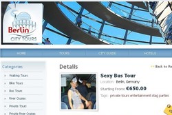 Bus Wisata dengan Pemandu Seksi, Mana Tahan!