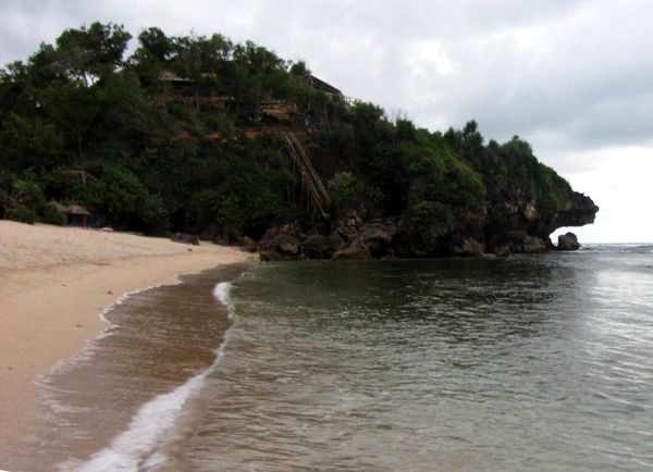 Main di Pantai Sundak Gunungkidul, Nggak Ada Bosannya!