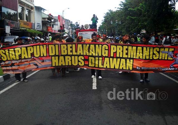 Tukang Becak & PKL Demo Anti Premanisme