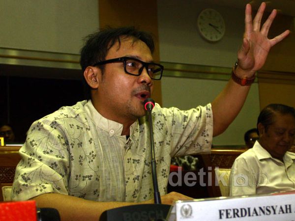 Adi Bing Slamet Adukan Eyang Subur ke DPR