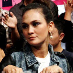 Luna Maya Nikmati Peran di Belakang Layar Meski Penghasilan Lebih Kecil