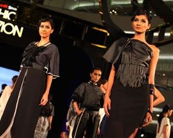 Busana Hitam-putih & Edgy Glamour di Malam Pertama Fashion Nation Senayan City