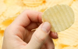 Sstt... Ini Formula Rahasia yang Bikin Ketagihan Keripik Kentang!