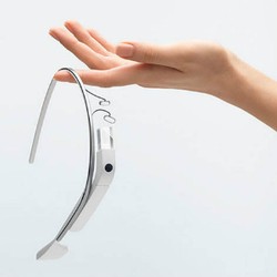 Google Glass Dikapalkan Bulan Depan, Siapa Mau?