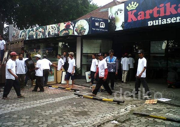 Pengadilan Eksekusi Pujasera Kartika