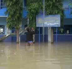 Banjir Setinggi 50 Cm, Siswa SDN Truni Dipulangkan Lebih Awal