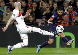 Pedro Rodriguez melakukan serangan dalam pertandingan yang dihelat di Camp Nou, Kamis (10/4/2013) dinihari WIB. Reuters/Albert Gea