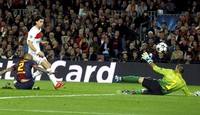 PSG unggul lebih dulu melalui Pastore di menit 49. Reuters/Albert Gea.