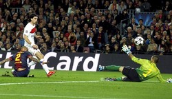 PSG unggul lebih dulu melalui Pastore di menit 49. Reuters/Albert Gea.