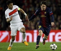 Tertinggal 0-1, Barcelona lantas memasukkan Lionel Messi. Dan pemain terbaik dunia itu ikut punya adil dalam terciptanya gol yang dilesakkan Pedro Rodriguez. Reuters/Gustau Nacarino.