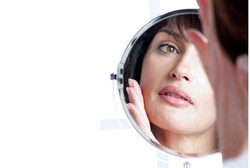 Penyakit-penyakit Ini Bisa Dideteksi Hanya dengan Bercermin