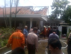 Sebuah Rumah di Klender Terbakar, 13 Unit Damkar Diturunkan