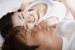 Tak Bisa Bikin Pasangan Tertawa? Jangan Harap Bisa Bercinta