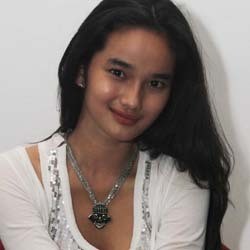 Faby Marcelia Sedih Baca Komentar Buruk Soal Foto Nakalnya