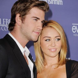 Rencana Pernikahan Miley Cyrus & Liam Hemsworth Ditunda
