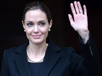 Perjuangan Angelina Jolie Menegakkan HAM