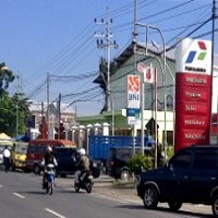Solar di Bojonegoro Langka, Puluhan Kendaraan Antre
