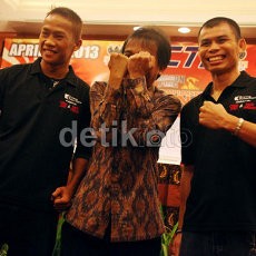 Semangat Berlipat Chris John dan Daud Yordan Bertarung di Kandang