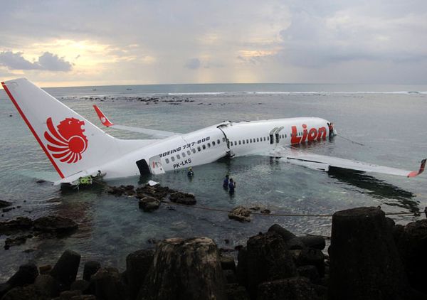 Pesawat Lion Air Jatuh dan Terbelah