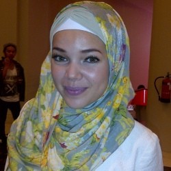 Empat Bulan Berhijab, Dewi Sandra Juga Rajin Ikut Pengajian