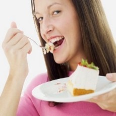 Sesekali Ngemil di Malam Hari Ternyata ada Manfaatnya Lho 