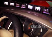 Mobil MPV dengan 75 LCD