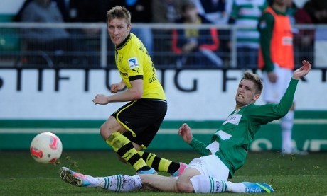 Dortmund Hantam Greuther Furth, Bayern Menang Lagi