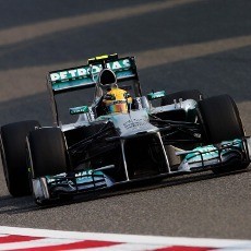 Hamilton Raih Pole Position