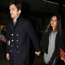 Dikabarkan Hamil, Mila Kunis Mesra dengan Ashton Kutcher di London