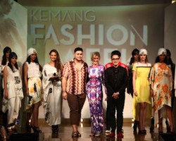 Sentuhan Floral dalam Koleksi Terbaru Barli Asmara Untuk May & June