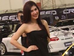 Gadis-gadis Seksi di Mobil Eksotis