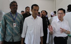 Jokowi Serahkan Kunci Rusun ke Warga yang Dulu Tempati Lahan Gedung KPK