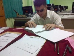 Duh! Siswa Tuna Netra di SMA 112 Tak Dapat Lembar Jawaban Braille