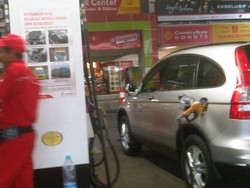Mobil Pribadi Tak Dilayani Beli Bensin Premium Rp 4.500 di SPBU