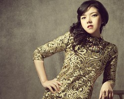 Foto: Tina Toon Tampil Seksi dan Elegan