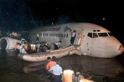 Kisah Sukses Pesawat Water Landing di Indonesia