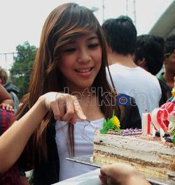 Christy Cherrybelle Juga Jadi Korban Elus-elus Satpam