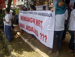 Tolak MRT Layang, Warga: Kami Demo Sampai Titik Darah Penghabisan