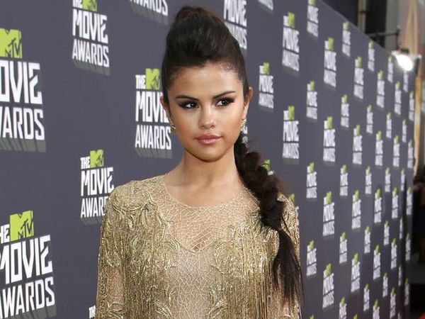 Selena Gomez Bersinar di MTV Movie Awards 2013