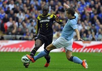 Chelsea memperkecil kedudukan lewat Demba Ba. REUTERS/Toby Melville.