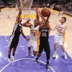 Atasi Spurs, Lakers Kian Dekat ke Playoff