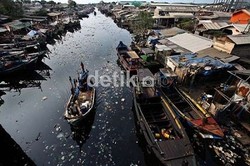 Nelayan Marunda Keluhkan Susahnya Beli Solar