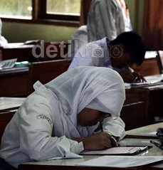 Soal Bahasa Inggris Ditemukan Terselip di UN Bahasa Indonesia