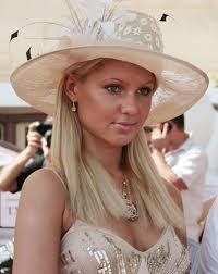 Kalahkan Bill Gates & Madonna, Putri Cantik Miliuner Rusia Beli Pulau Skorpios