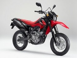 Supermoto Honda dari Thailand Menjelajah ke Inggris