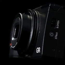 Ricoh GR Digital V Siap Jadi Kamera Bersensor APS-C Terkecil